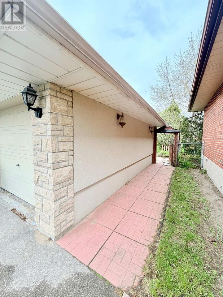 Photo de la propriété:  169 McGill Street  ON L5A 1V1 