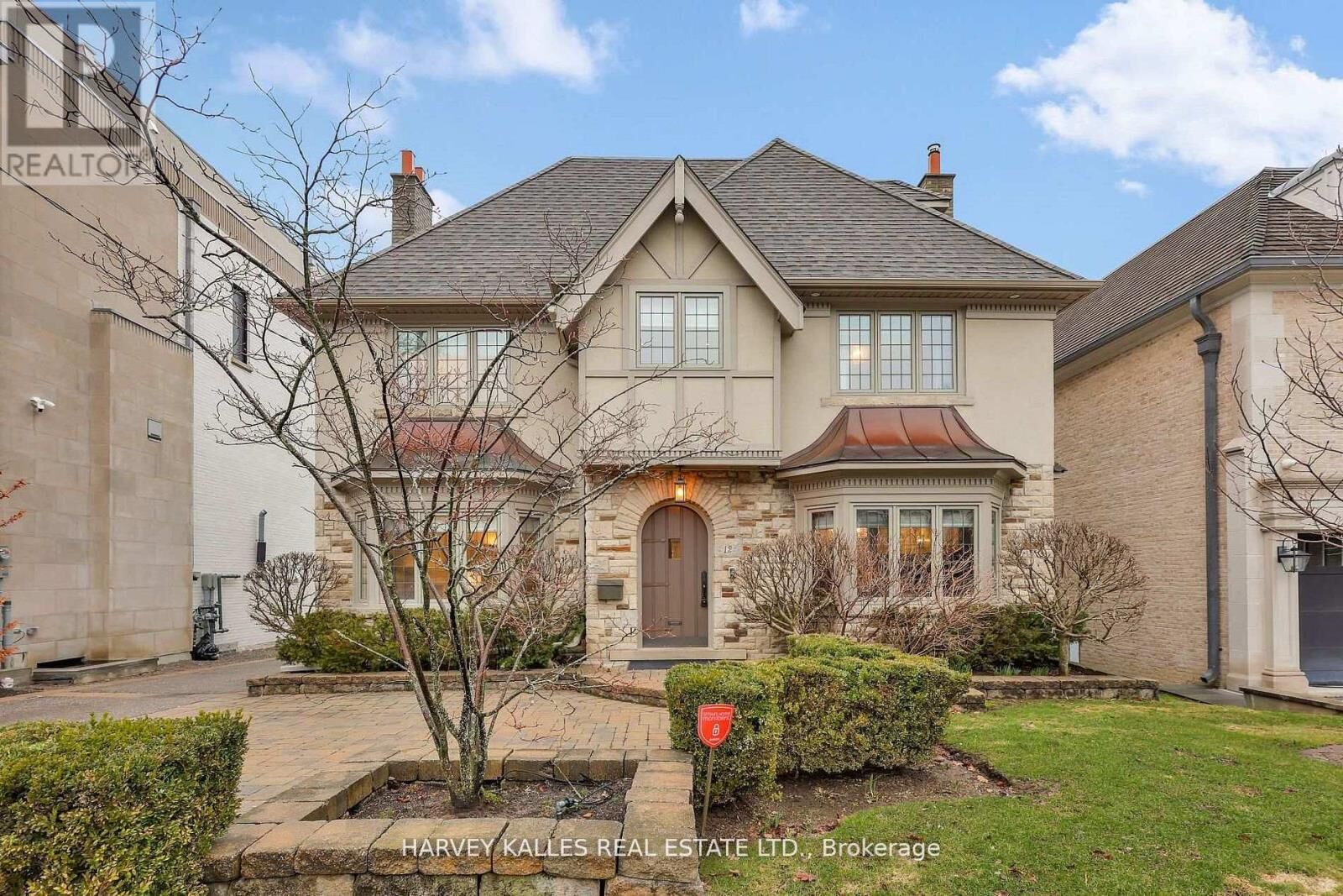 Property Photo:  12 Killarney Road  ON M5P 1L8 