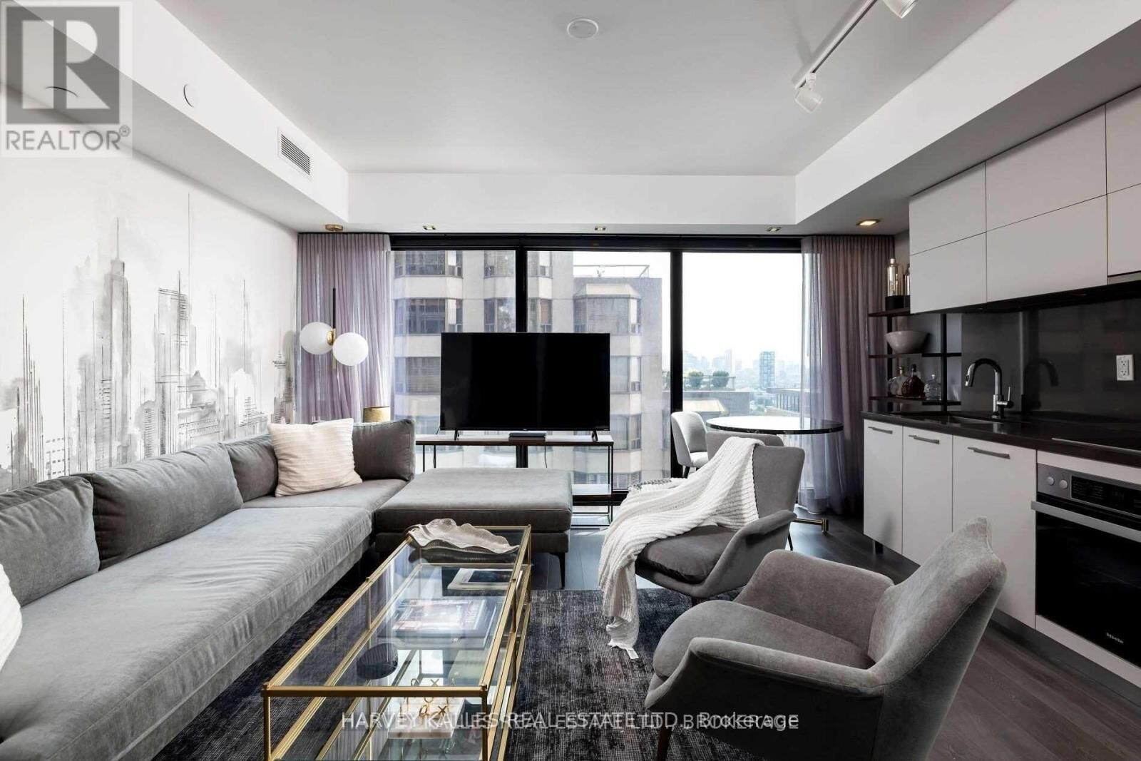 Property Photo:  188 Cumberland Street South 2208  ON M5R 2G3 