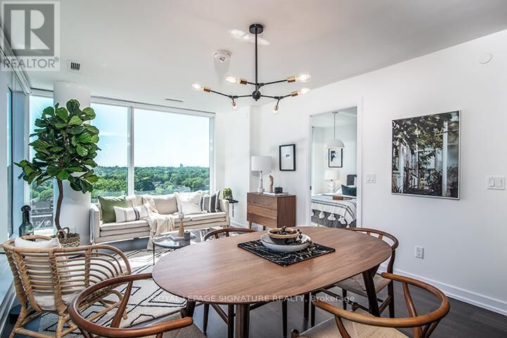 Property Photo:  18 Erskine Avenue 409  ON M4P 0C9 