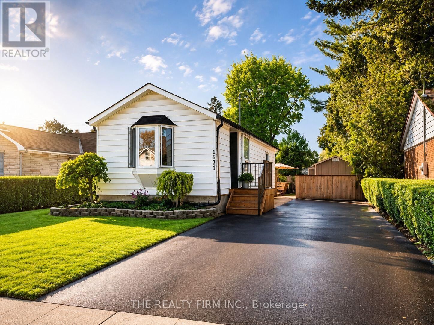 Property Photo:  1621 Borden Street  ON N5W 2R3 