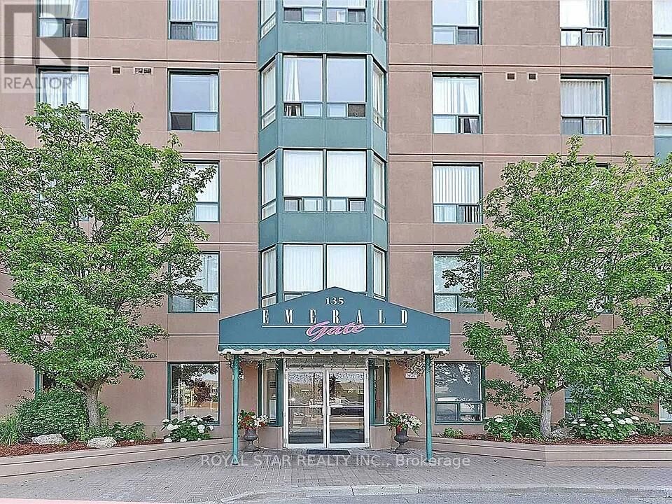 Property Photo:  135 Hillcrest Avenue 303  ON L5B 4B1 