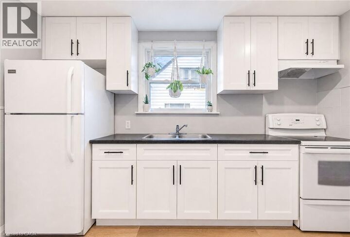 Property Photo:  127 Chopin Drive  ON N3H 1J4 