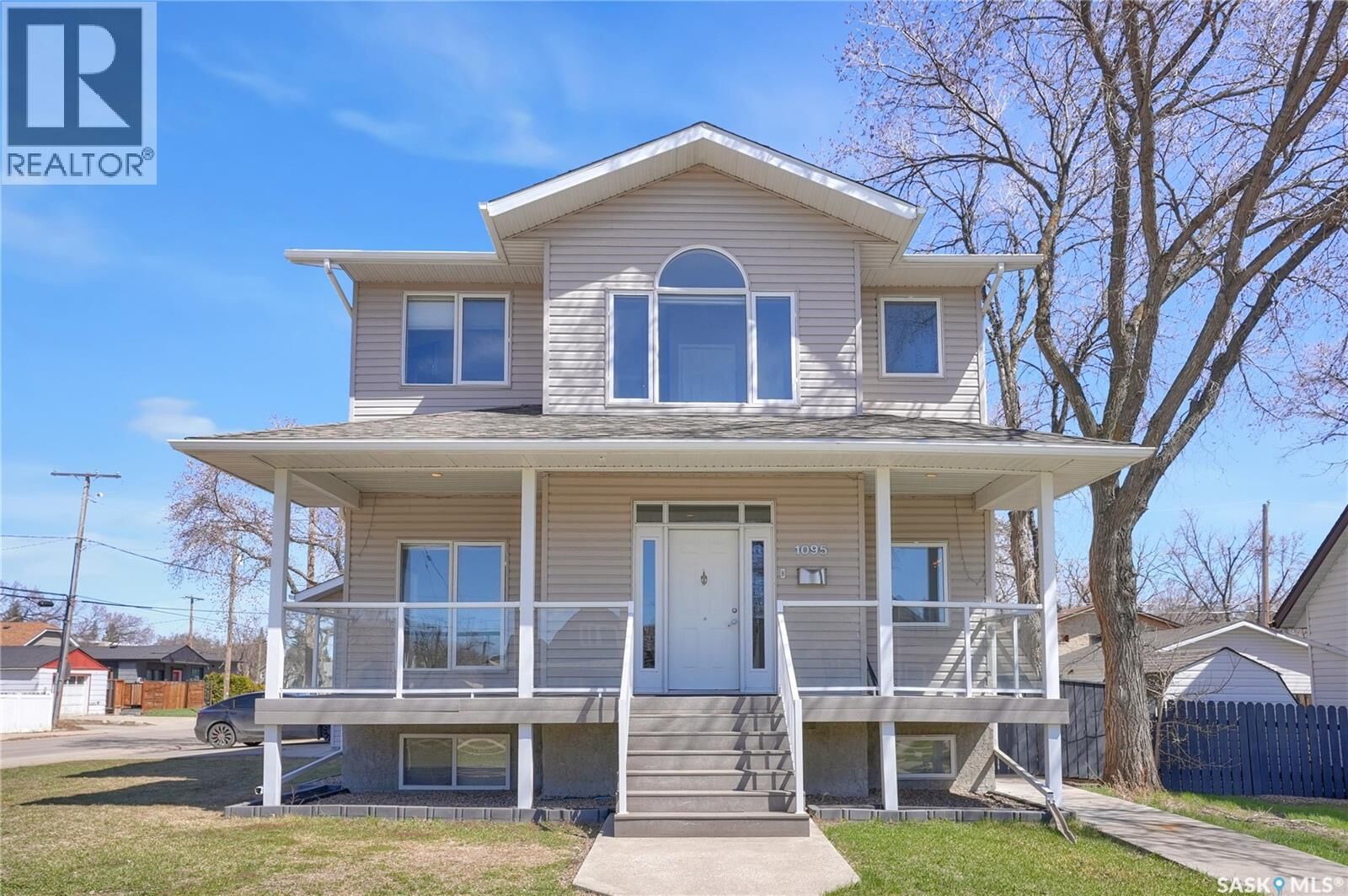 Property Photo:  1095 6th Avenue NW  SK S6H 4A5 