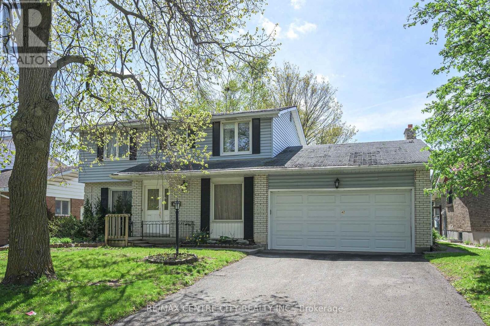 Property Photo:  42 Annadale Drive  ON N6G 2B7 
