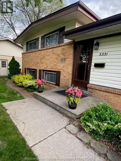 Property Photo:  3331 Glenwood Avenue  ON N9E 2Y3 