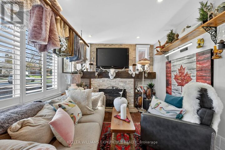 Property Photo:  79 Penetang Street  ON L4M 1V7 