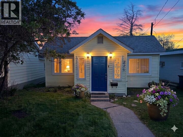 Property Photo:  225 16 Avenue South  BC V1C 2Z5 