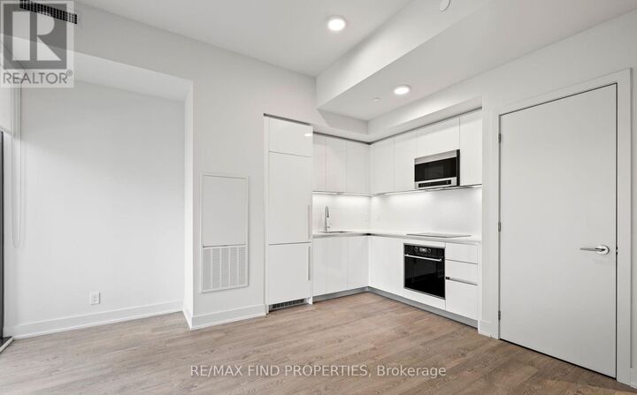 Property Photo:  8 Cumberland Street 501  ON M4W 0B6 