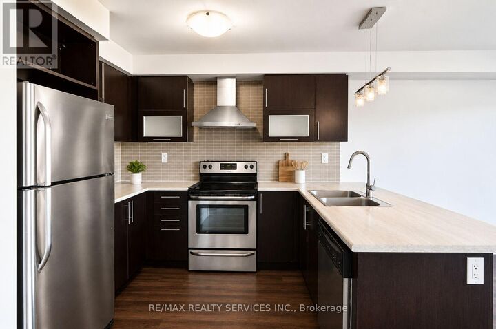 Property Photo:  124 Golden Springs Drive  ON L7A 0C7 