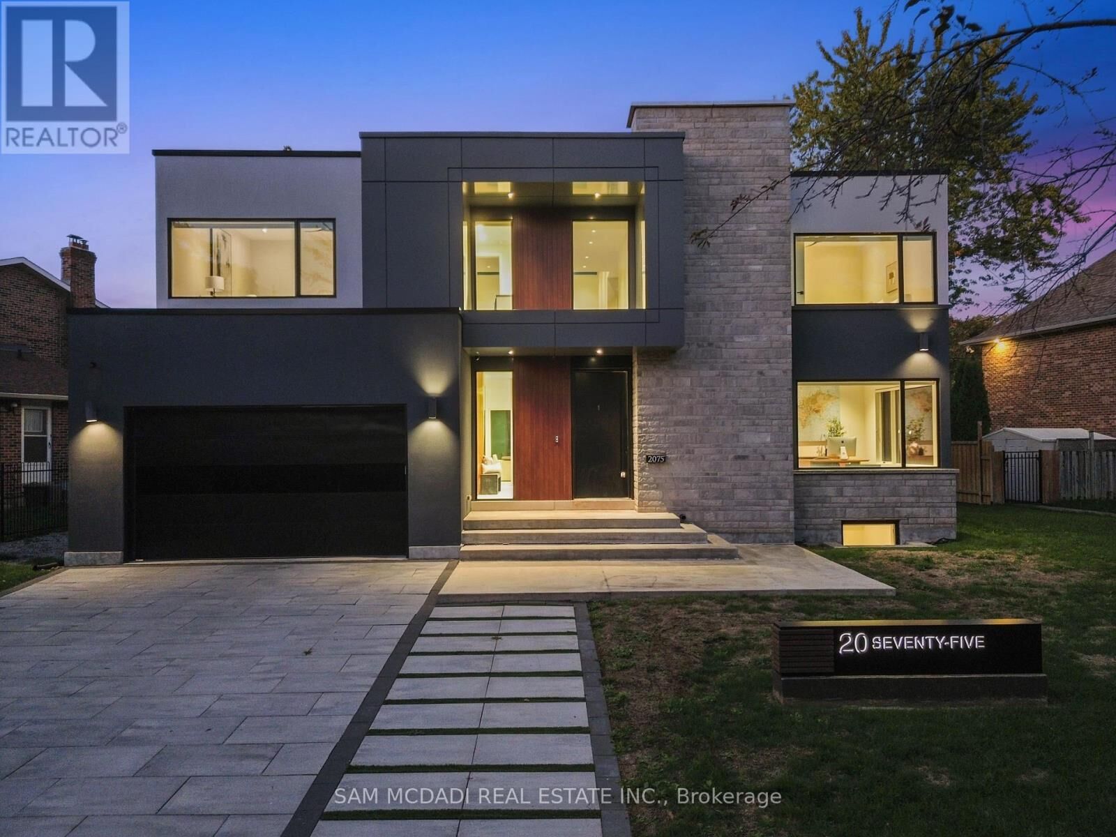 Property Photo:  2075 Shawanaga Trail  ON L5H 3Z3 
