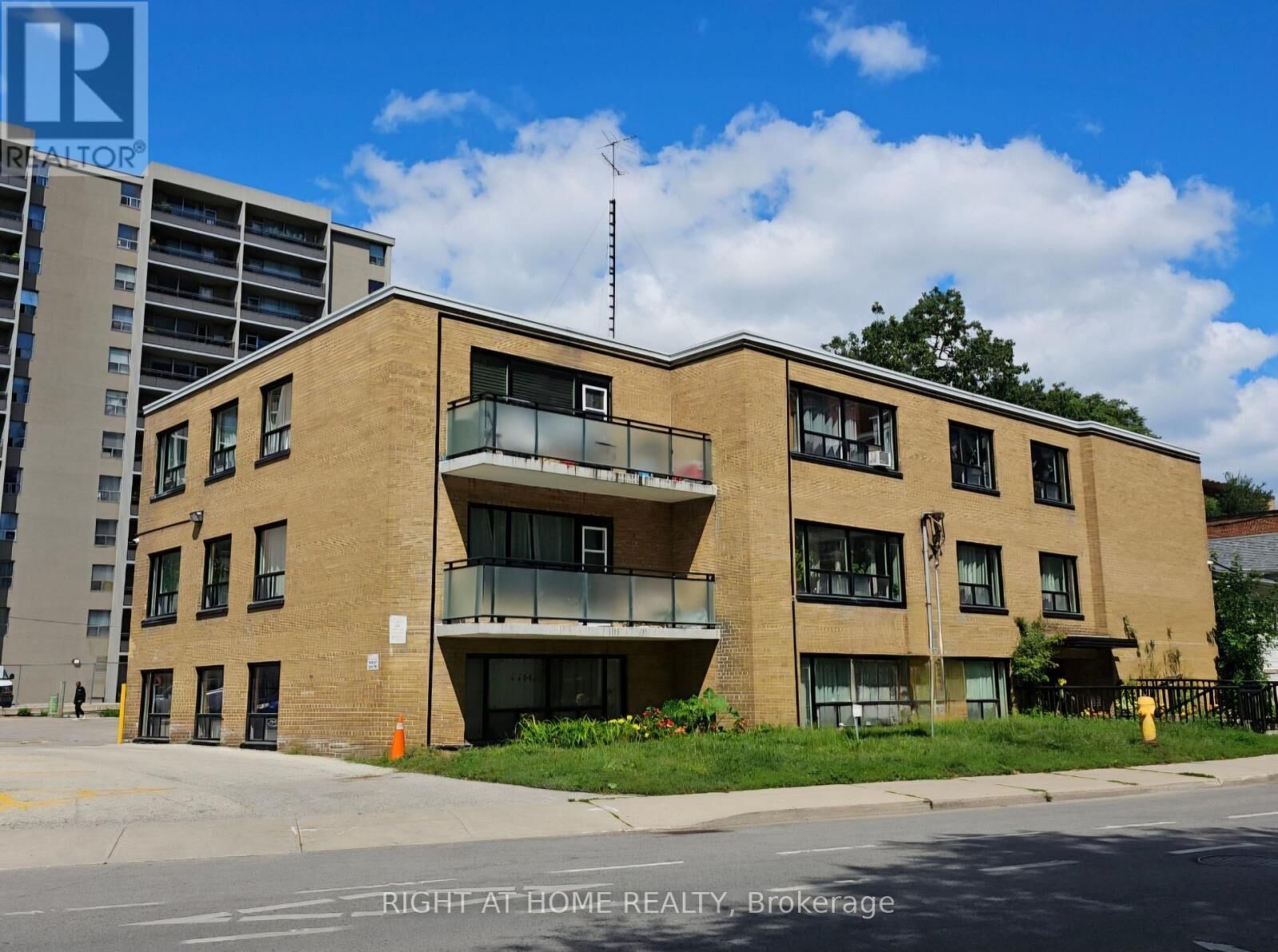 Property Photo:  20 Cosburn Avenue 207  ON M4K 2E7 