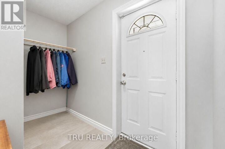 Property Photo:  2336 Orient Park Drive East 16  ON K1B 4N5 