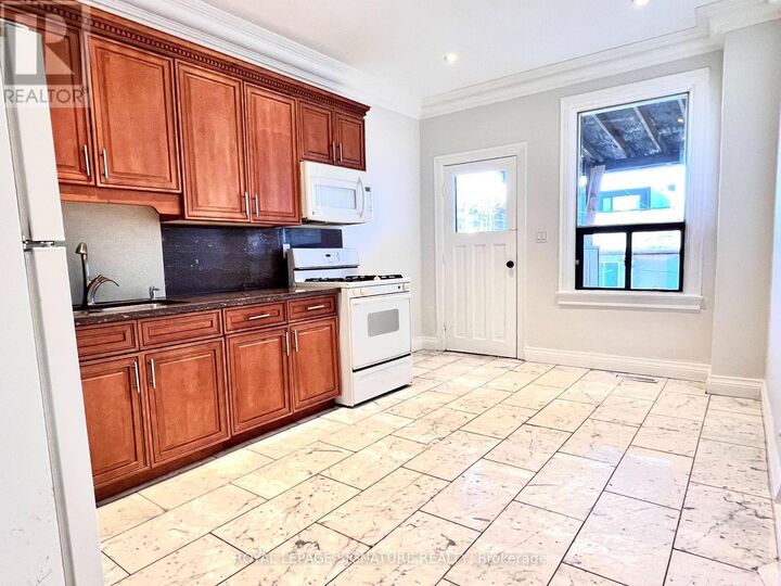 Property Photo:  1149 Dufferin Street Upper  ON M6H 4B7 