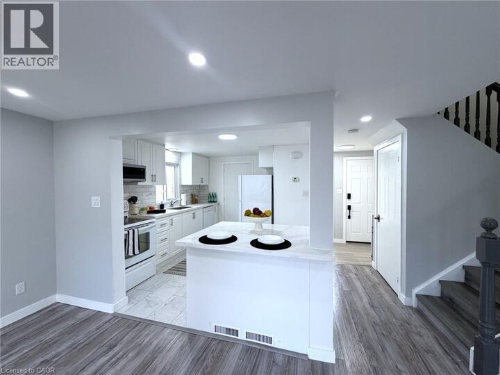 Property Photo:  39 Camrose Court  ON N2M 5J4 
