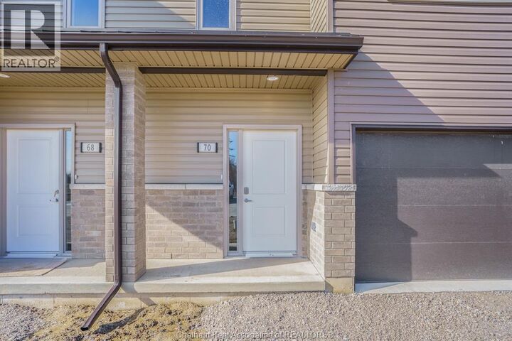 Property Photo:  38 Magnolia Lane  ON N7M 0W7 