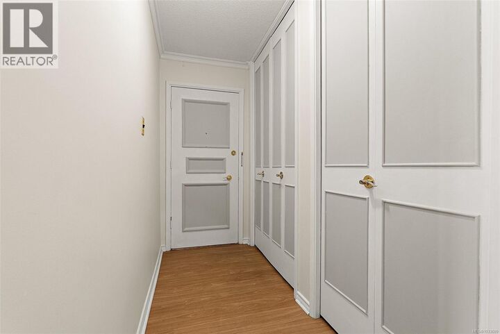 Property Photo:  964 Heywood Avenue 309  BC V8V 2Y5 