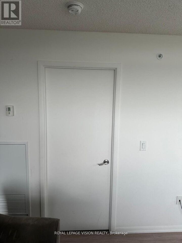 Property Photo:  830 Lawrence Avenue West 914  ON M6A 1C3 