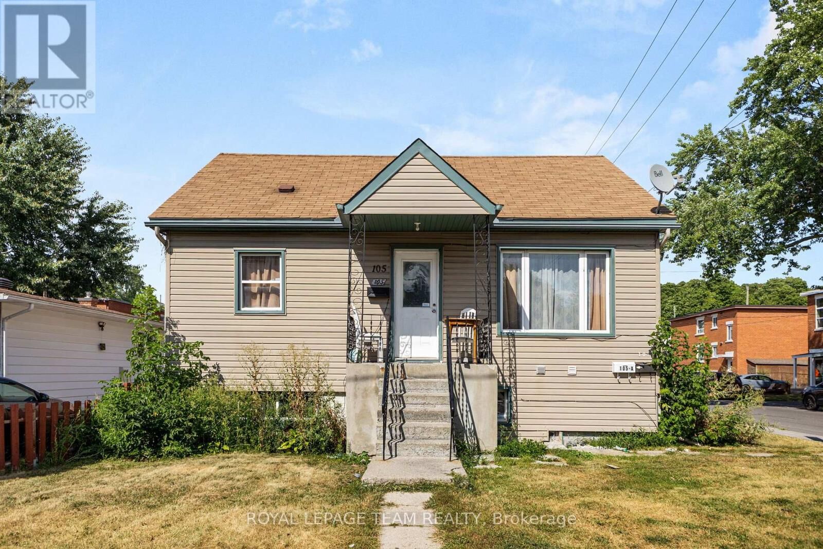 Property Photo:  105 Jolliet Avenue  ON K1L 5H1 