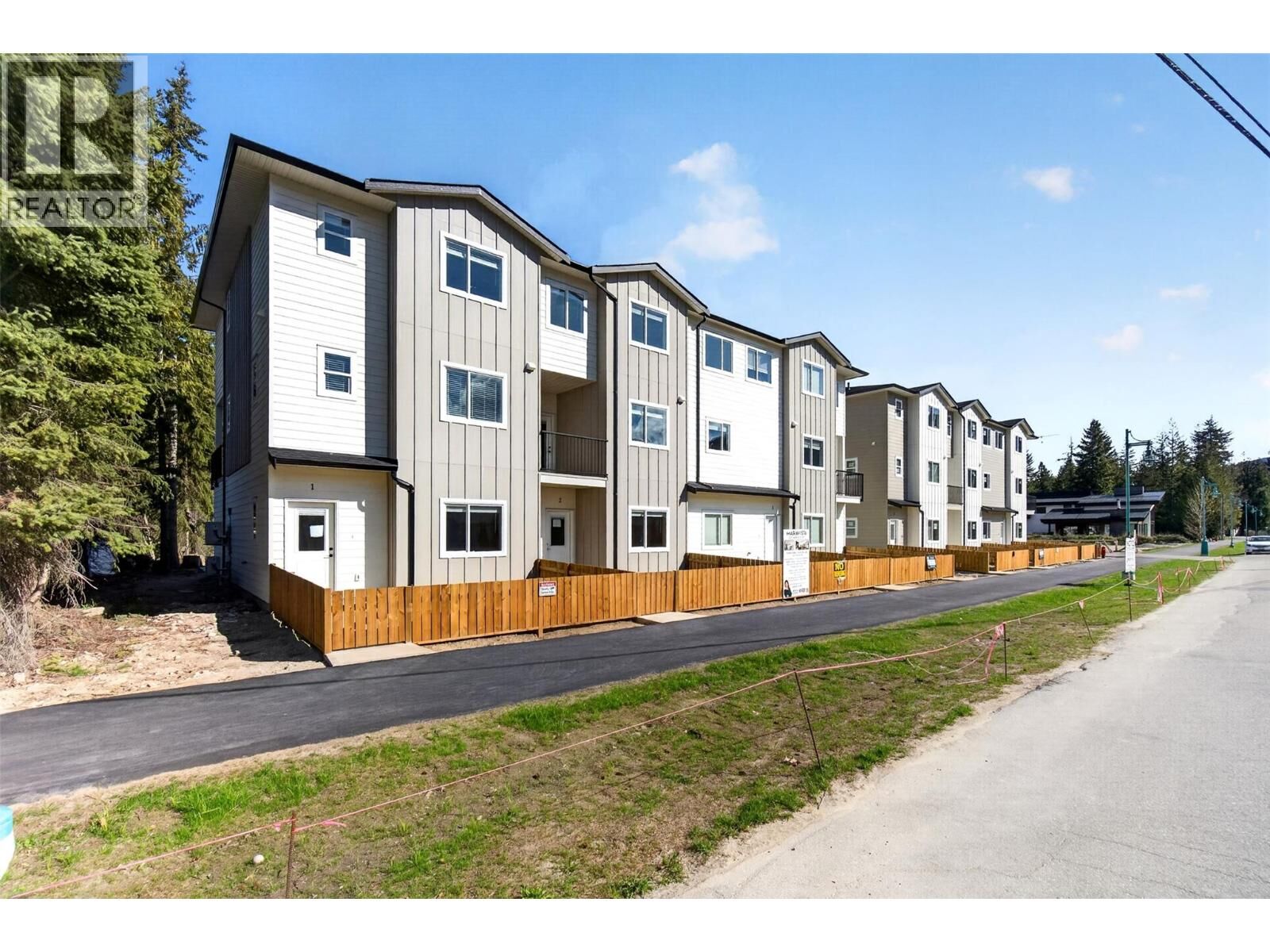 Property Photo:  222 Temple Street 5  BC V0E 2V0 