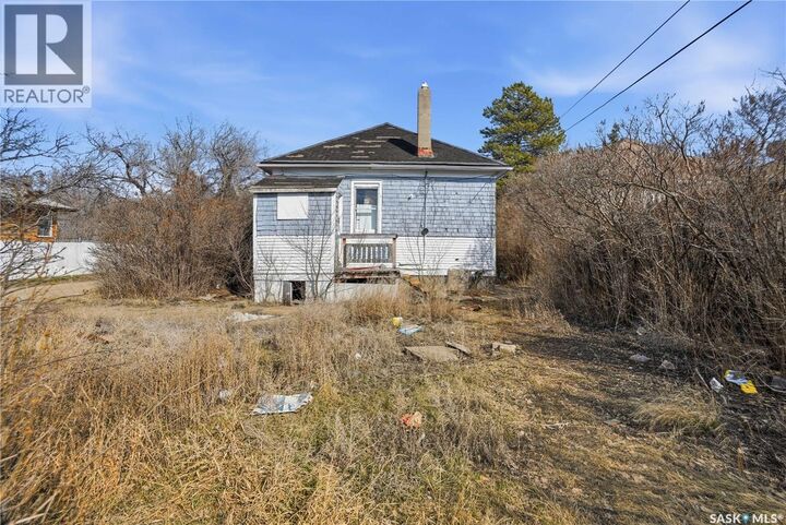 Property Photo:  1284 3rd Avenue NE  SK S6H 1G3 