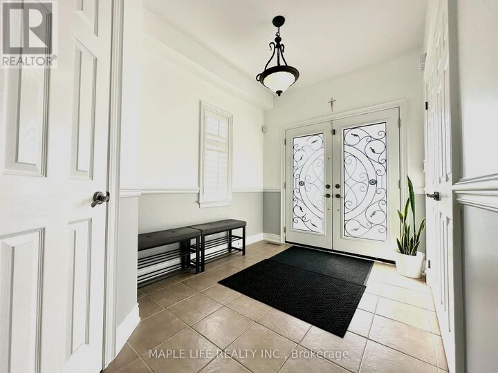Property Photo:  194 Twin Hills Crescent  ON L4H 0H2 