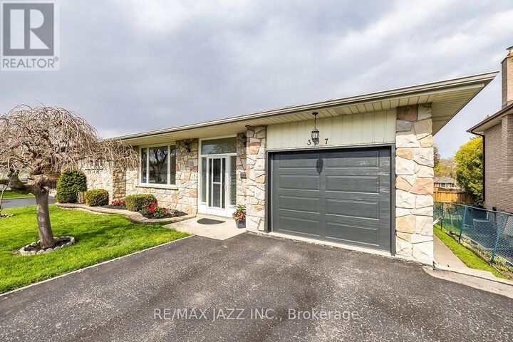 Property Photo:  397 Fairlawn Street  ON L1J 4R2 