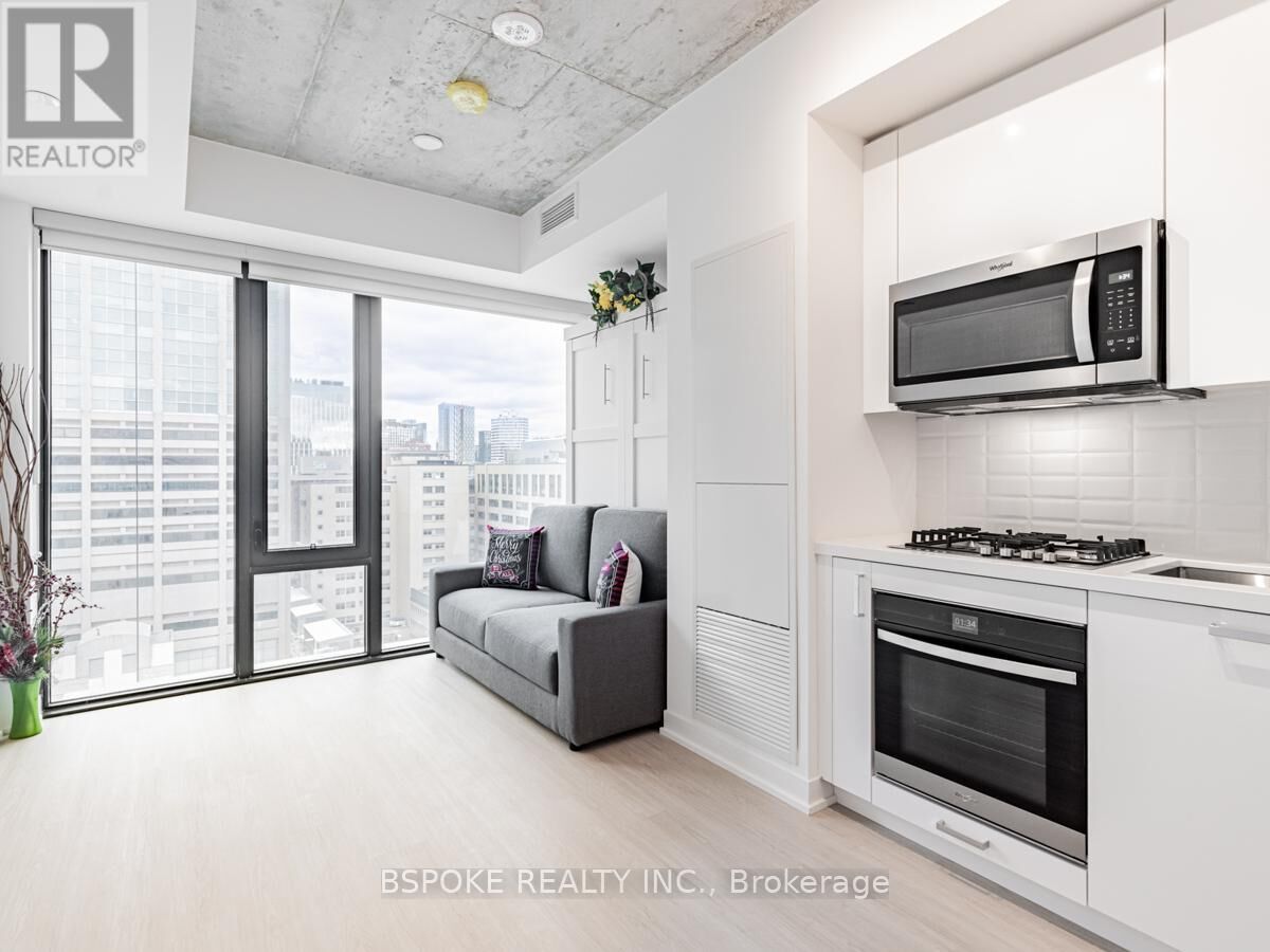 Property Photo:  195 McCaul Street 1404  ON M5T 0E5 
