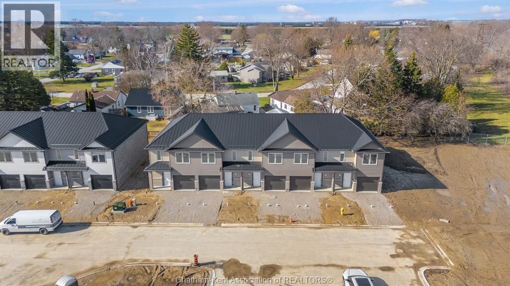 Property Photo:  52 Magnolia Lane  ON N7M 0W7 