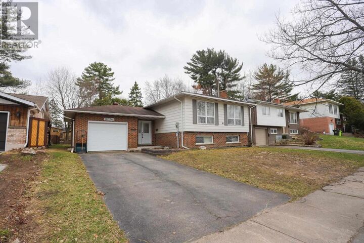 Property Photo:  19 Country Club Pl  ON P6A 5Z8 