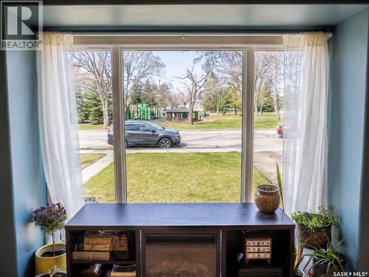 Property Photo:  1075 8th Avenue NW  SK S6H 4G2 