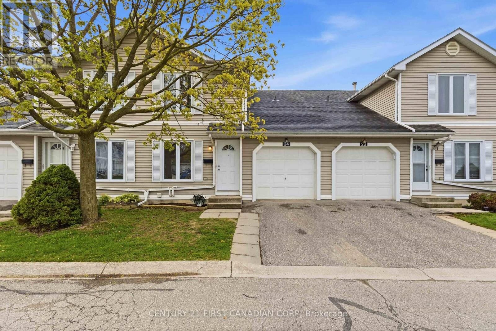 Property Photo:  120 Centre Street 24  ON N6J 4X4 