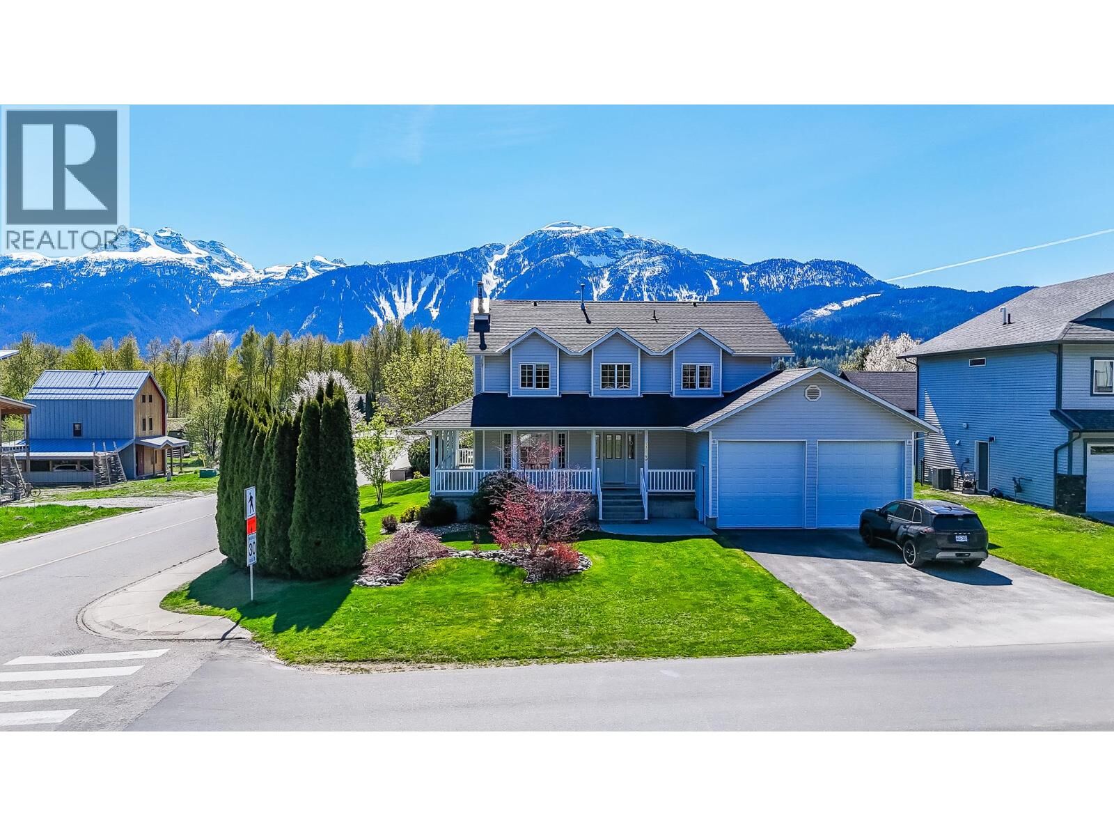 Property Photo:  813 Eighth Street East  BC V0E 2S0 