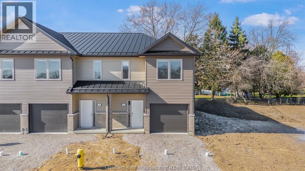 Property Photo:  32 Magnolia Lane  ON N7M 0W7 