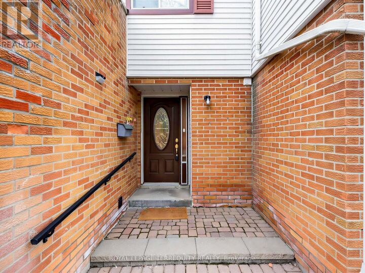 Property Photo:  49 Jenny Wrenway  ON M2H 2Y8 