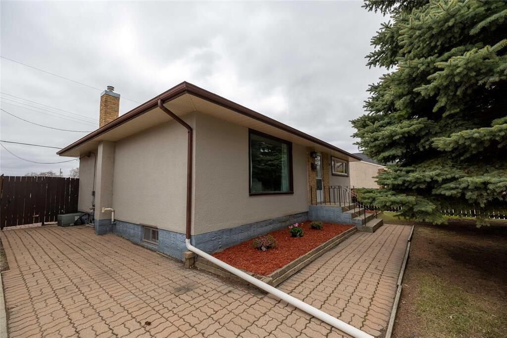 Property Photo: 1158 Waller Avenue MB R3T 1P6