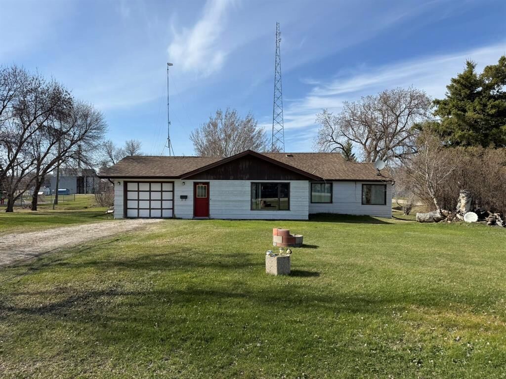 Property Photo:  5 First Street  MB R0K 1L0 