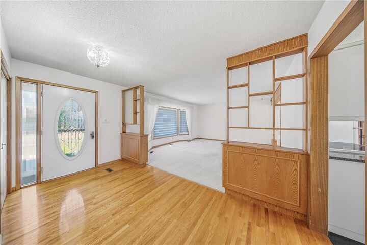 Property Photo:  637 McIvor Avenue  MB R2G 1A2 