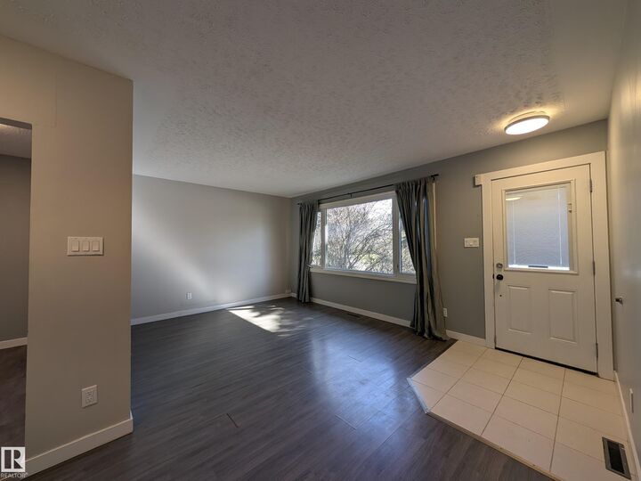 Property Photo:  13528 139 Street NW  AB T5L 2C4 