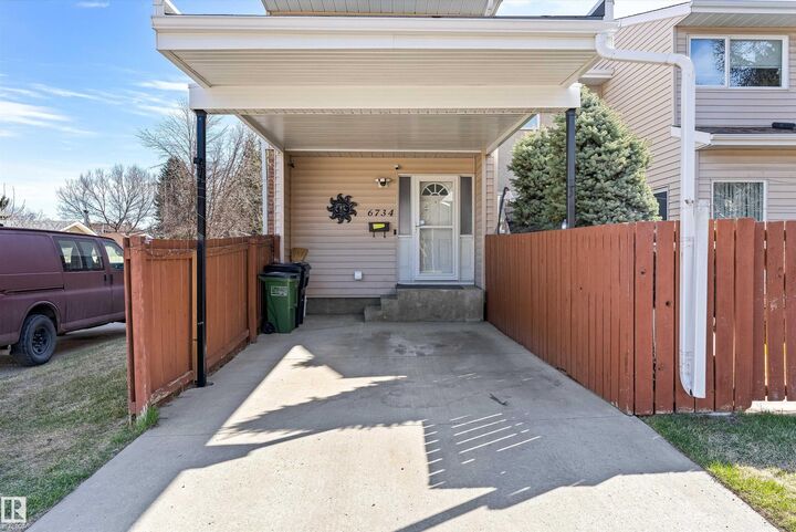 Property Photo:  6734 36A Avenue NW  AB T6K 1S3 