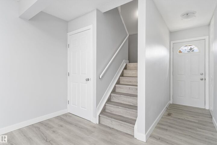 Property Photo:  120 Cornell Court NW  AB T5C 3C3 