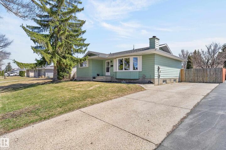 Property Photo:  8309 99 Avenue  AB T8L 3E4 