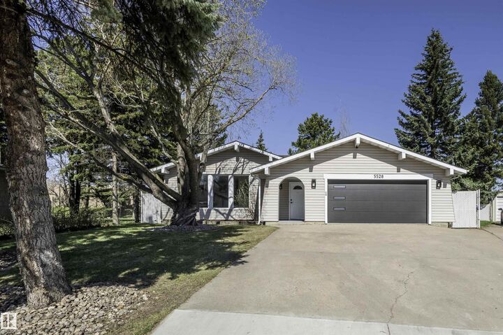 Property Photo:  5528 54 Street  AB T9E 5P4 