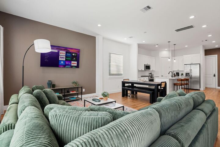 Property Photo:  2708 Noble Street  TX 77026 