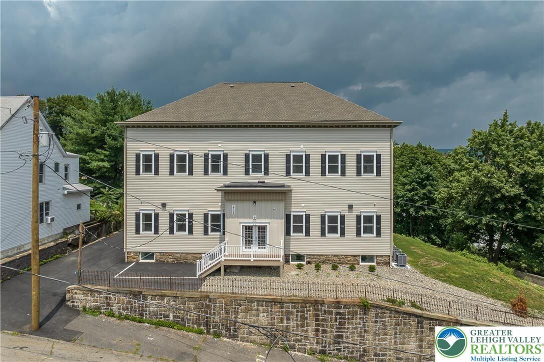 Property Photo:  418 W Race Street 2  PA 17901 