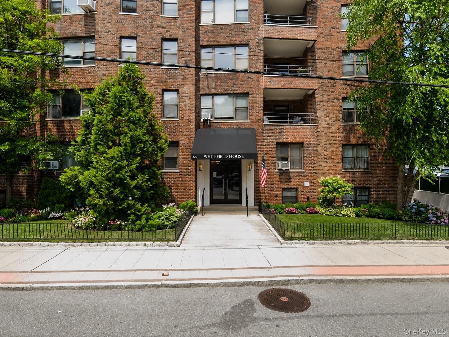 Property Photo:  325 Main Street 5D  NY 10601 