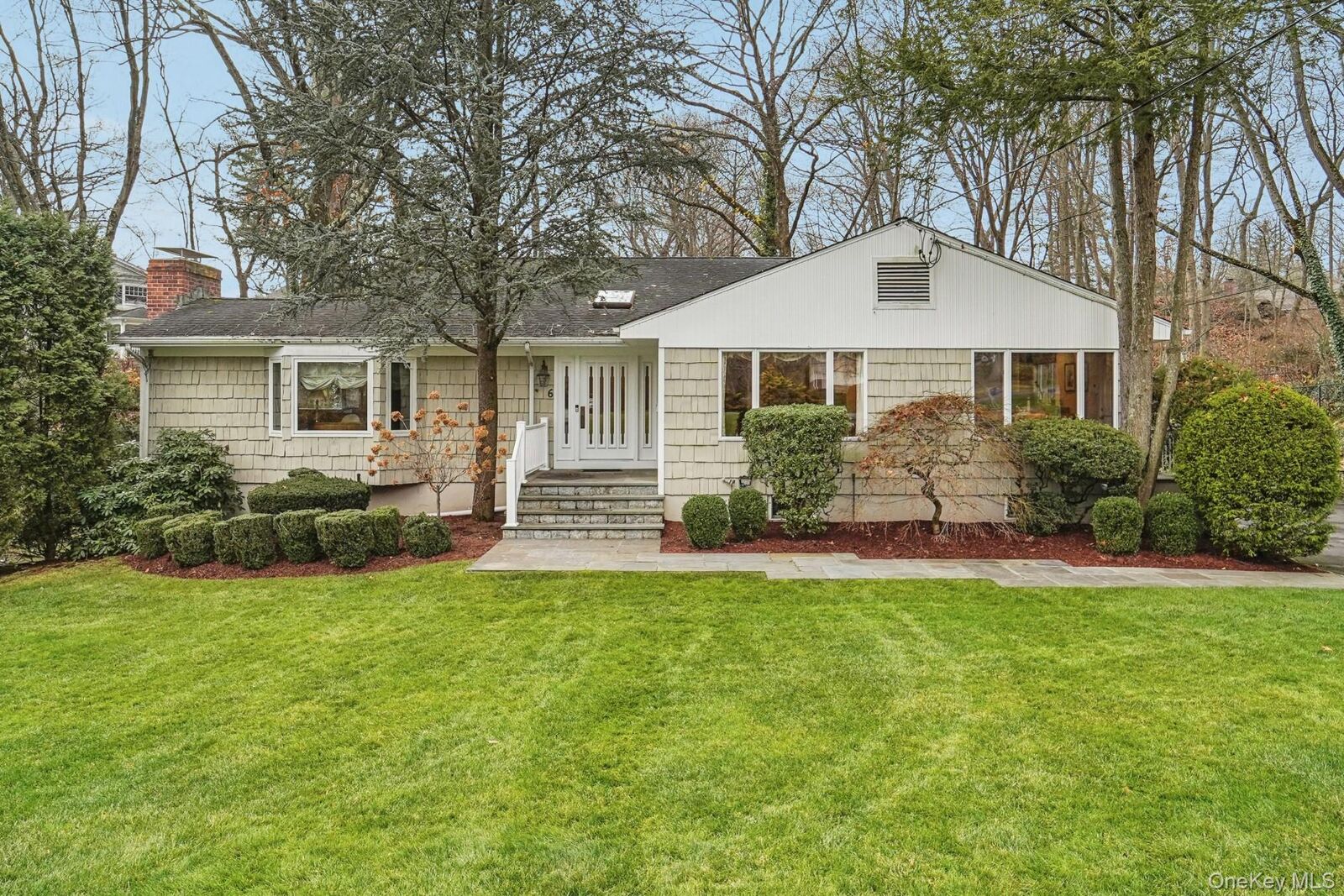 Property Photo:  6 Robins Roost  NY 10573 