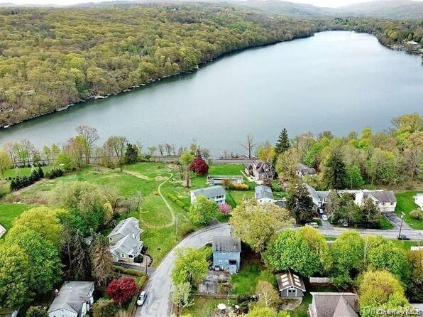 Property Photo:  Walton Terr/Lakes Terrace  NY 10950 