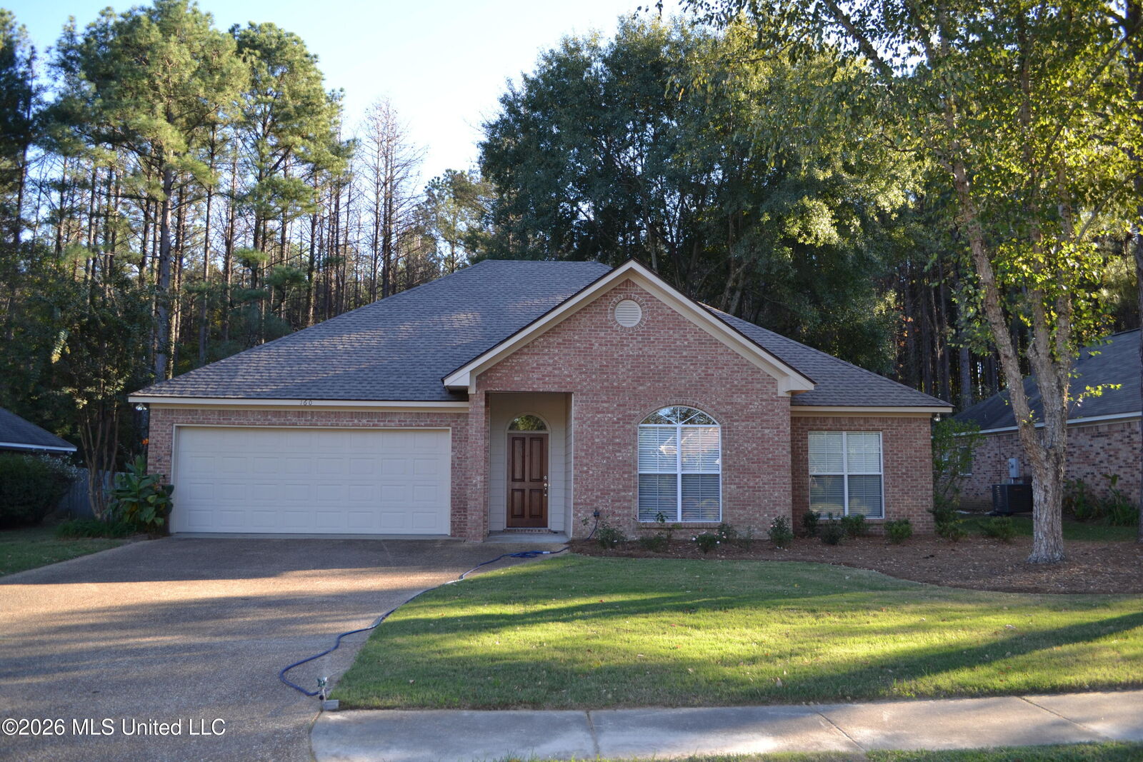 Property Photo:  160 Hunters Row  MS 39110 