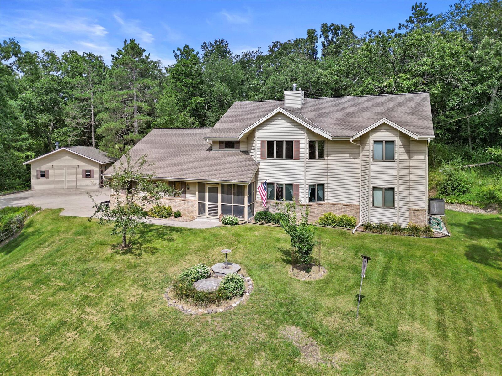 Property Photo:  W361s4901 Wildflower Ct  WI 53118 